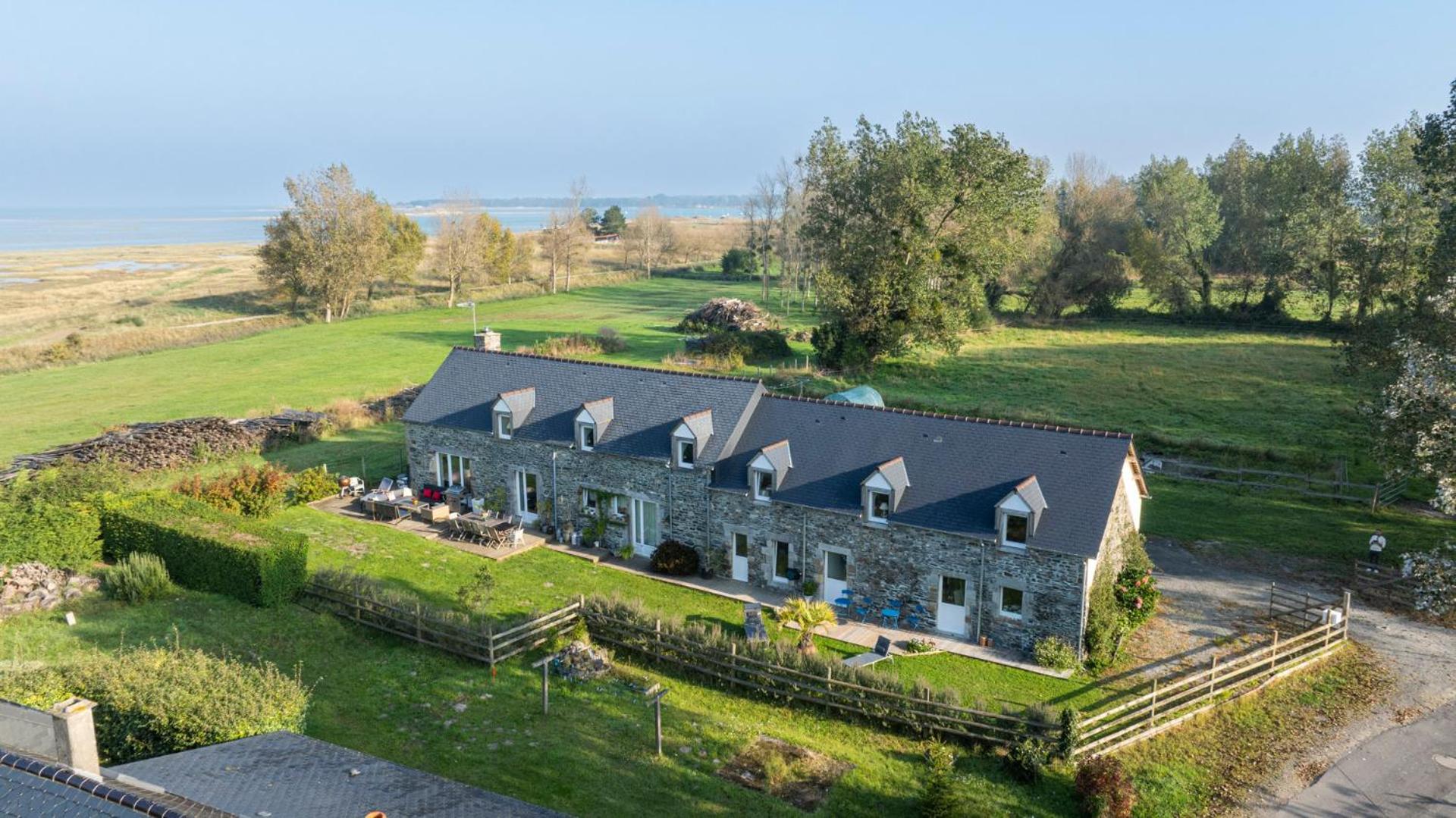 Le Bout Du Monde Bed & Breakfast Bricqueville-sur-Mer ภายนอก รูปภาพ